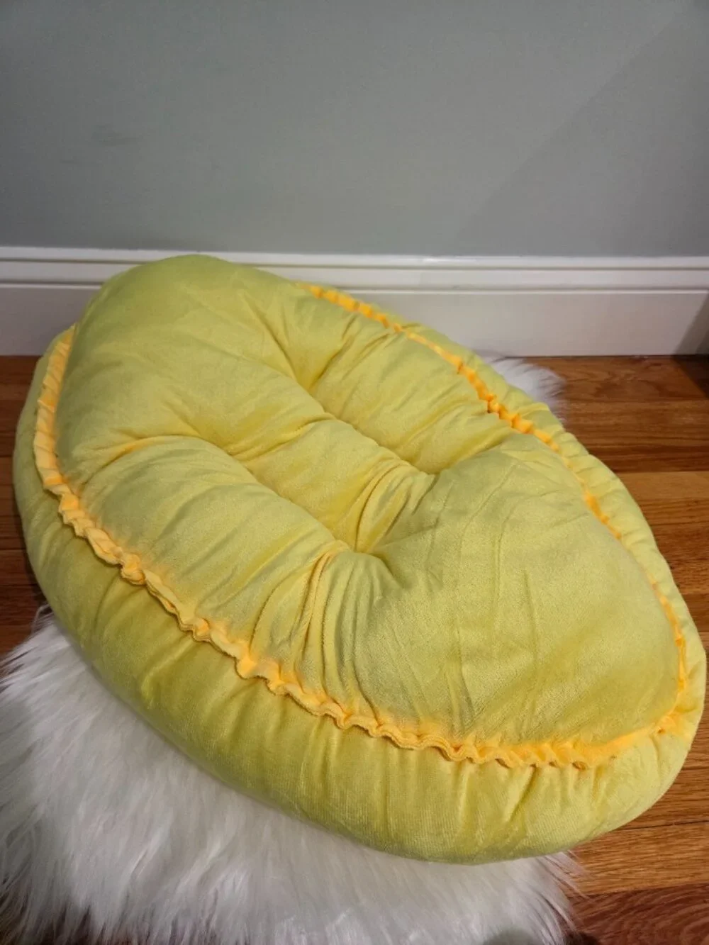 Pawsitively Fun! Banana Pet Bed